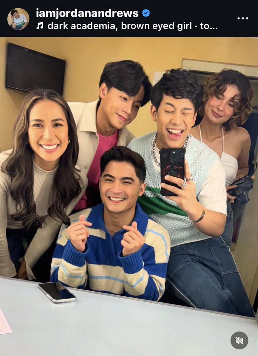 reinsilverio_26's tweet photo. ate @SamBer_Official w/ @anjisalvacion @EianRances @BenedixRamos @jordz_andrews for rainbow rumble 🌈🎲✨
📸: jordan andrews’ ig post | 8.31.2024 💖
🔗: https://t.co/059LzGicRw
#RainbowRumbleHousemates #SamanthaBernardo #SamBer #SamLy #Anji #AnjiSalvacion #EianRances #Eian https://t.co/6nix3jvQVK