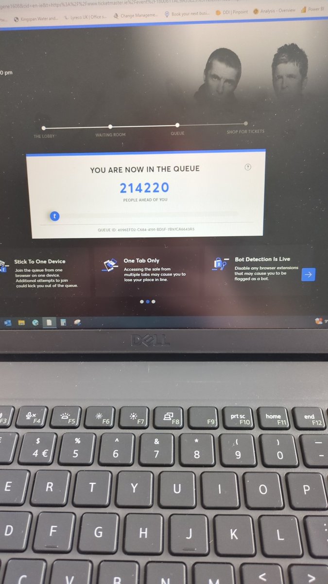 In the queue from half7 and 200k people in front of me!
Croke Park only holds 80k 🤦
C'mon <a href="/liamgallagher/">Liam Gallagher</a> put on another show.