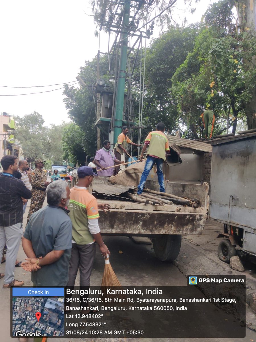 Foot-path encroachment clearance done in ward no:157, gali-anjaneya ward, Vijaynagar, south zone.
#BBMP #BBMPCares #FootpathEncroachment 

#DKShivakumar #bbmpadministrator #bbmpchiefcommissioner