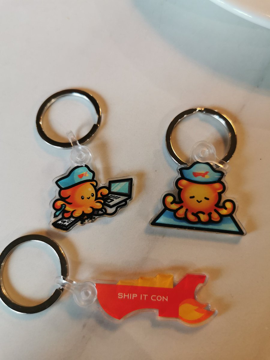 ShipItCon's tweet image. Just a heads up that if you picked up some of these delicious keyrings yesterday then there is a fine film on the front that can be removed which unlocks Squishys true shinyness 😍