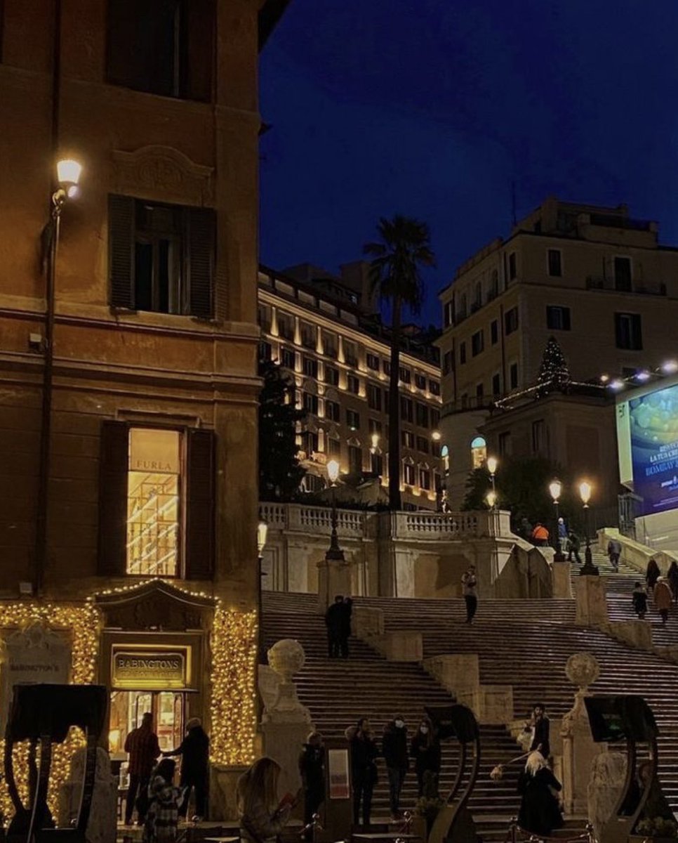 silkvanille's tweet photo. night out in Rome https://t.co/s18p3gAO7w