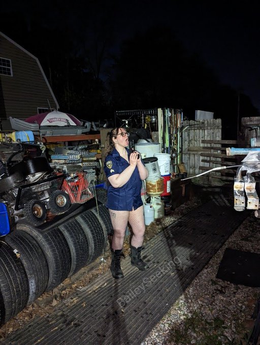 Leon cosplay photoshoot is available on my sub sites.   I love this one. https://t.co/ggc2ALD71w