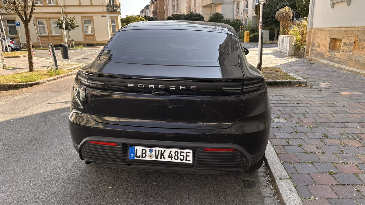 dieserNiko's tweet photo. We were just looking for somewhere to park in Bamberg and suddenly a prototype electric Macan shows up 👀⚡️ https://t.co/PF38Hrq925
