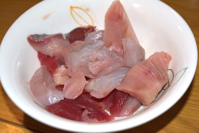 お造りの切り落としなるものをスーパーで見かけ購入
味は変わらないが
なんかこう肉塊を頬張ってる感が非常につよいな

うまい 