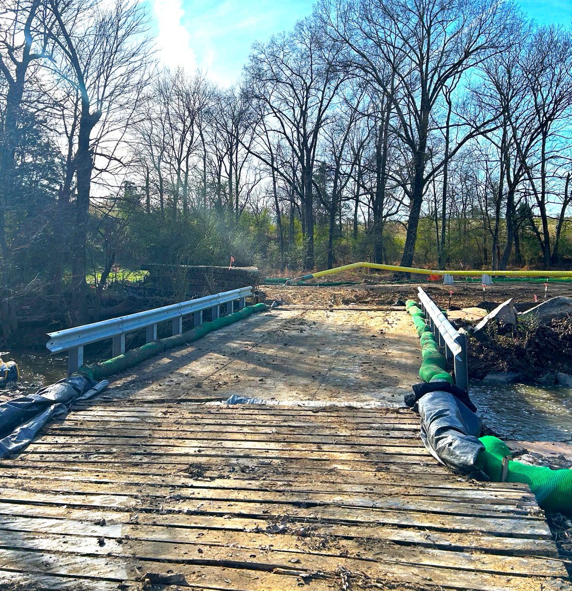 AcrowBridge's tweet photo. Sustainable access with Acrow Beam Bridges!
Our robust designs and off-site fabrication reduce on-site construction time, lower costs, and reduce environmental impact.
Read more: https://t.co/2o6zxVSkct
#AcrowBridge #BeamBridge #EnergyIndustry #AcrowConnects https://t.co/bcZrGky9qC