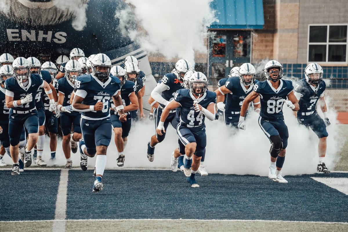 north_edmond's tweet photo. It was a Great night to be a Husky! #HuskyNation #uN1ty @EdmondNorthFB https://t.co/eG78KTM3p5