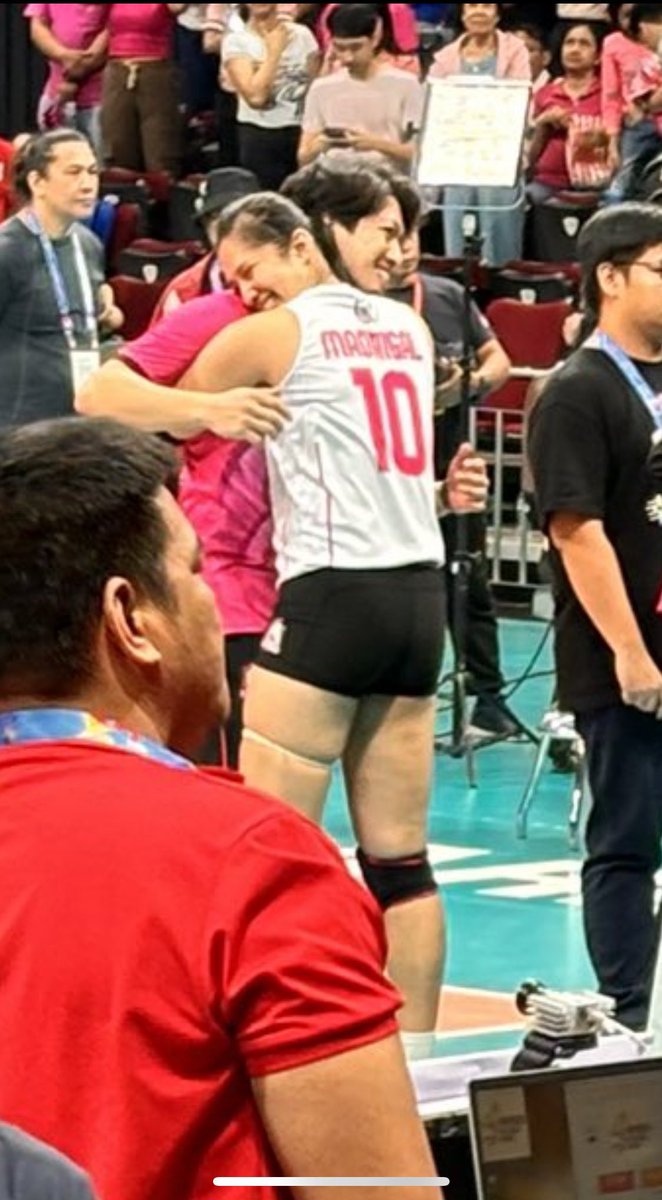 paracanino's tweet photo. hindi raw makakatulog nang mahimbing si ezra madrigal

madrigal after the game: lang konsensya sis!! https://t.co/30NpIxbtIT