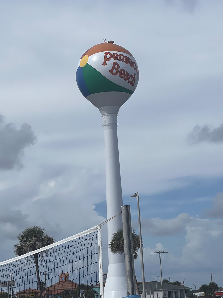 RoaneStateVB's tweet image. Fun day in Pensacola before down to business