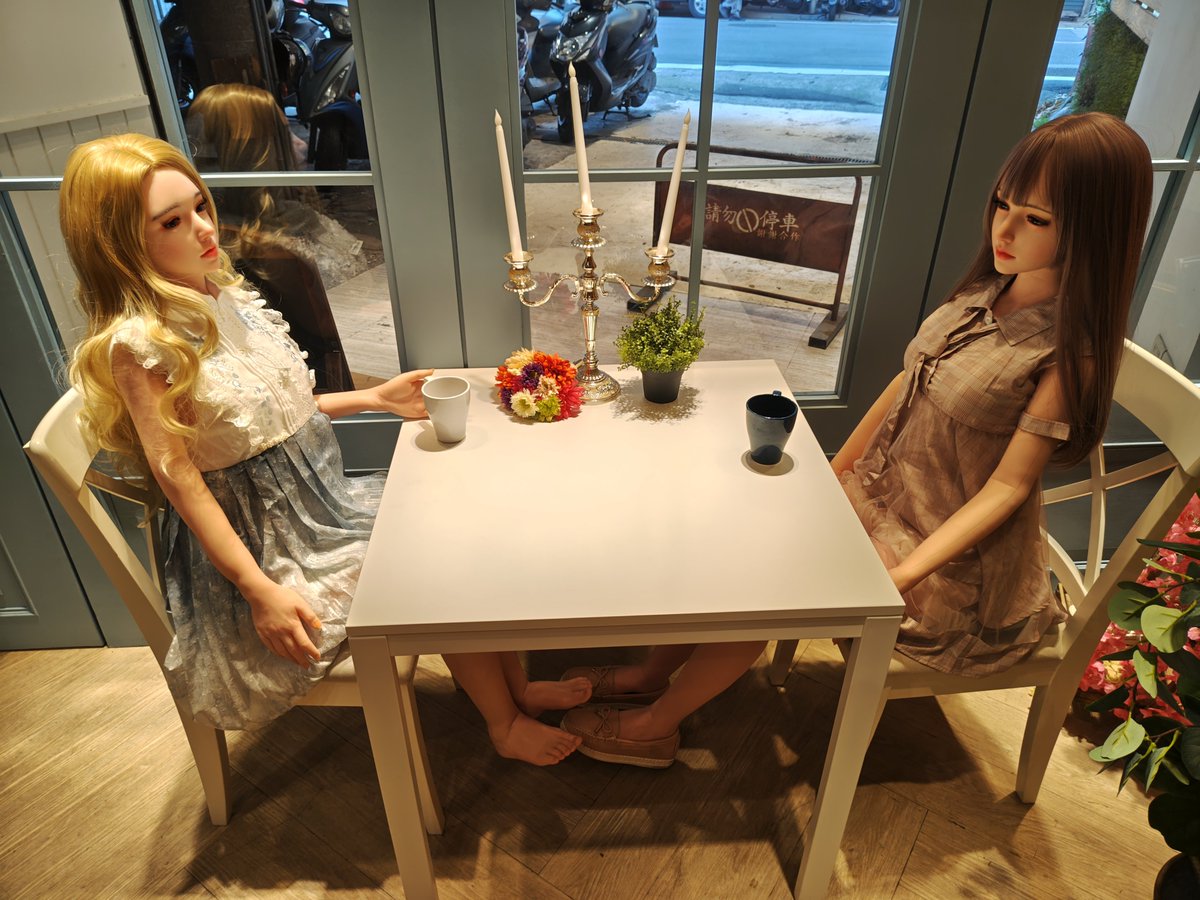 例のラブドールショールームの見学に行ったけど新品もあるし勉強してた今回もかなり有意義だわ。 