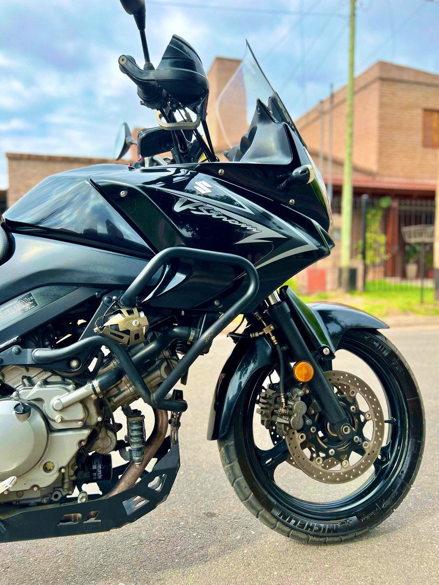 JuncosAgus's tweet photo. Buen día! VENDO Suzuki V-Strom 650cc 2009! Interesados me contactan! Saludos https://t.co/Zv25E0BxuV
