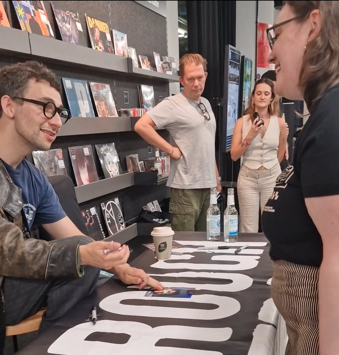 13bejuled's tweet image. How did that just happen? 😭