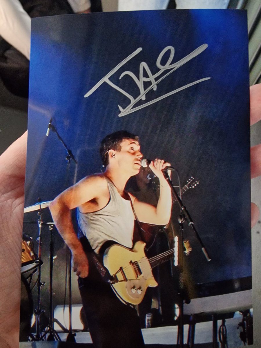 13bejuled's tweet image. How did that just happen? 😭