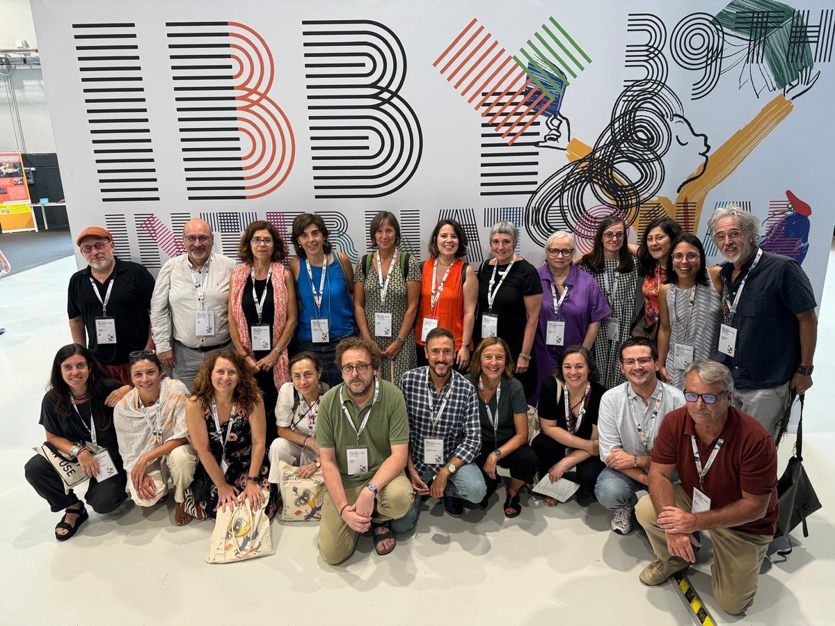 Dissabte a Trieste al congrés d'<a href="/IBBYINT/">IBBY</a>. La <a href="/DolorsMadeo/">Dolors</a> hi ha anat amb la delegació de l'<a href="/Ibbycat_Consell/">Ibbycat | Consell Català de LIJ</a> per presentar el projecte de biblioteques escolars de <a href="/girona_cat/">Ajuntament de Girona</a>