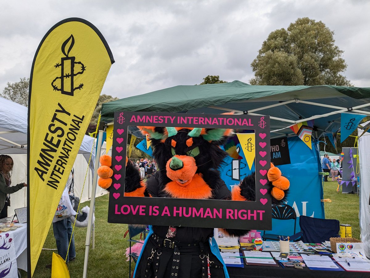 Having fun <a href="/ReadingPride/">Reading Pride</a> with <a href="/AmnestyReading/">Amnesty International - Reading Town Group</a>