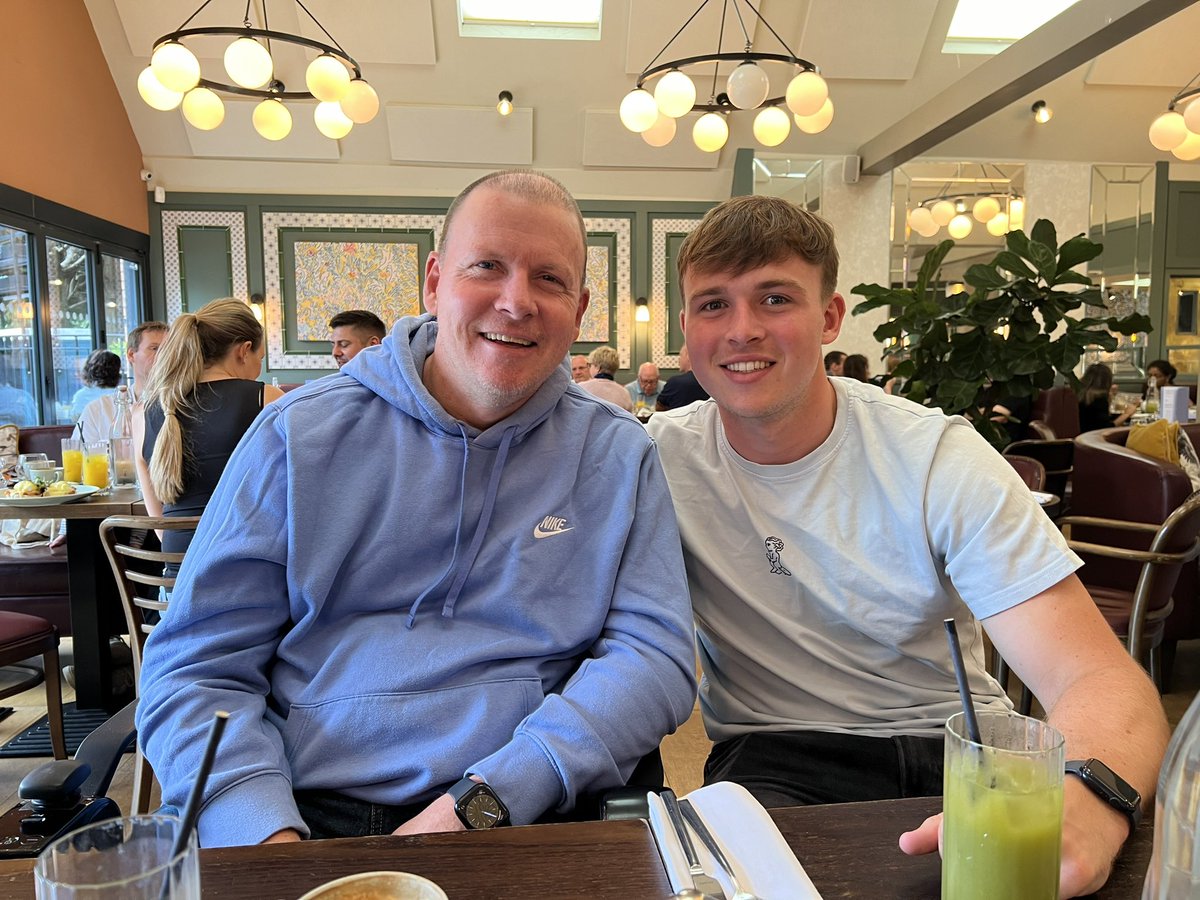 WheelWithNeil's tweet image. Hannah is 20 today so went to Cote in Marlow for breakfast. Entrance is all flat, lots of space inside, and a large disabled toilet. Food was lovely and great value too! Perfect for wheelchairs #MS #wheelchairs