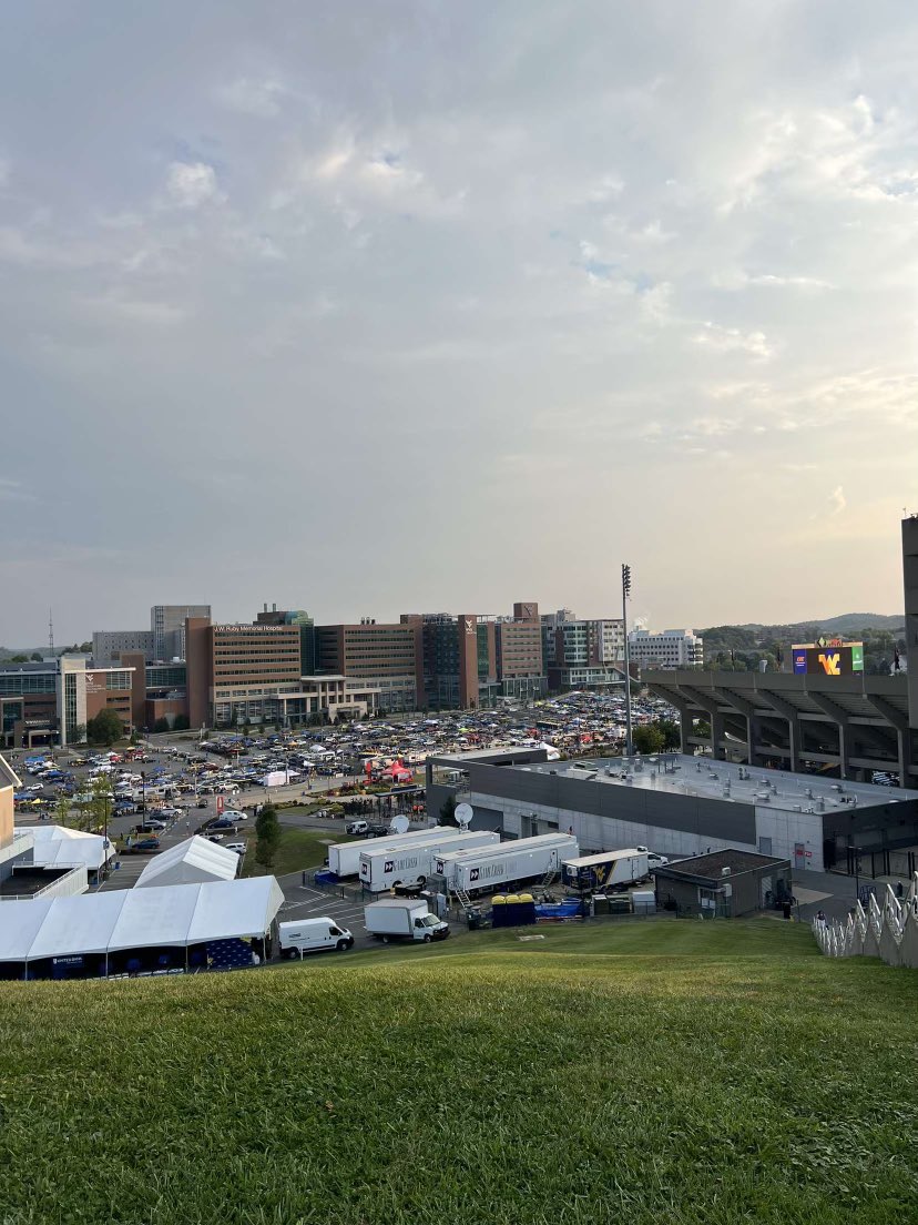 WVBWA1's tweet image. .

Some important advice from your friends at the WV Beer Wholesalers Association...

It's going to be a hot day. If you're drinking your favorite beer, make sure you also drink water in between to stay hydrated. You will thank us later!

Now, Let's Go Mountaineers! Beat the PSU!