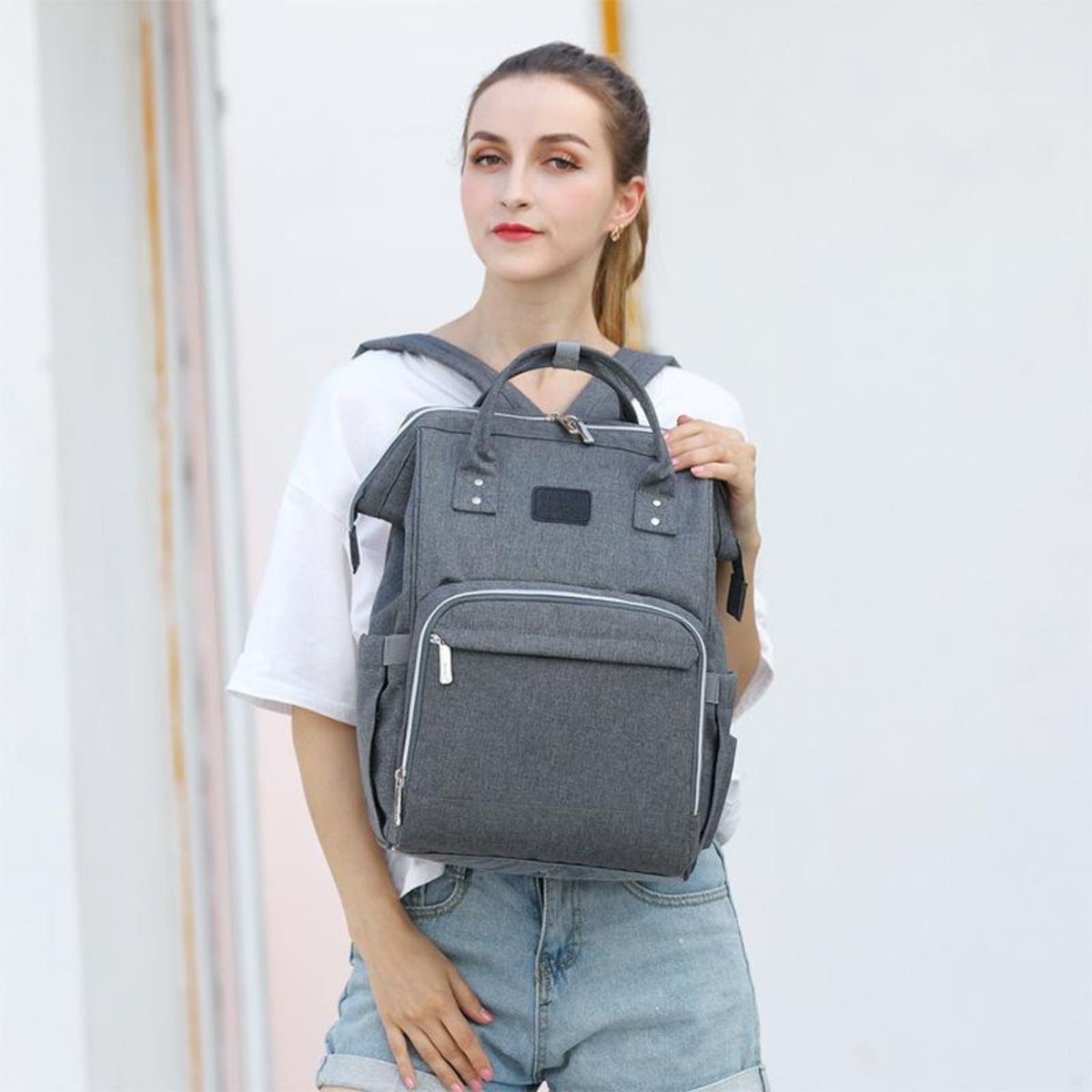 allinoneavenue_'s tweet image. This versatile diaper backpack does it all! Featuring a USB port for warming your baby’s milk and charging your phone, it’s the ultimate travel companion for parents on the go.
.
#DiaperBag #ParentEssentials #USBBackpack #BabyCare #TravelWithBaby #FreeShipping #MomLife #DadLife