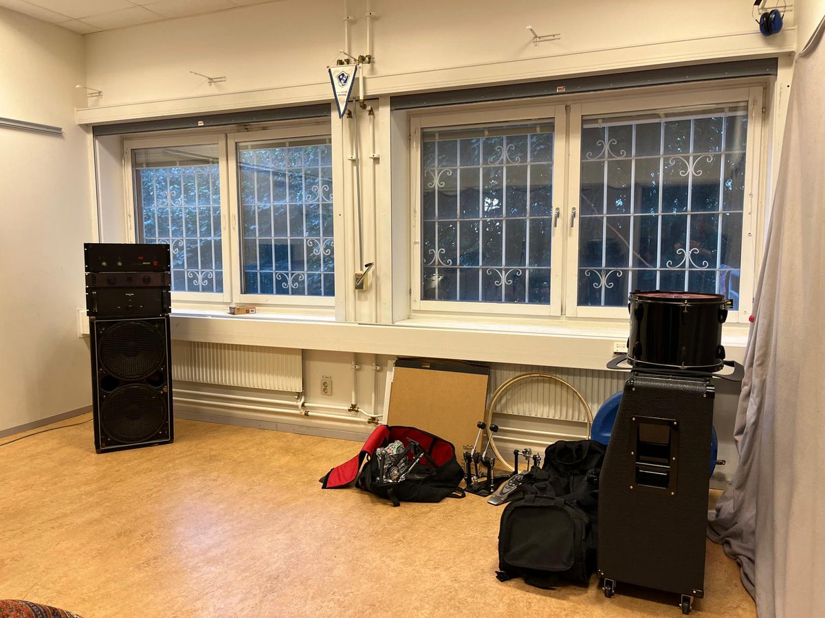 🤘Ignited's new HQ - moving part 1 🤘
#ignited #metal #rehearsalroom #stockholm