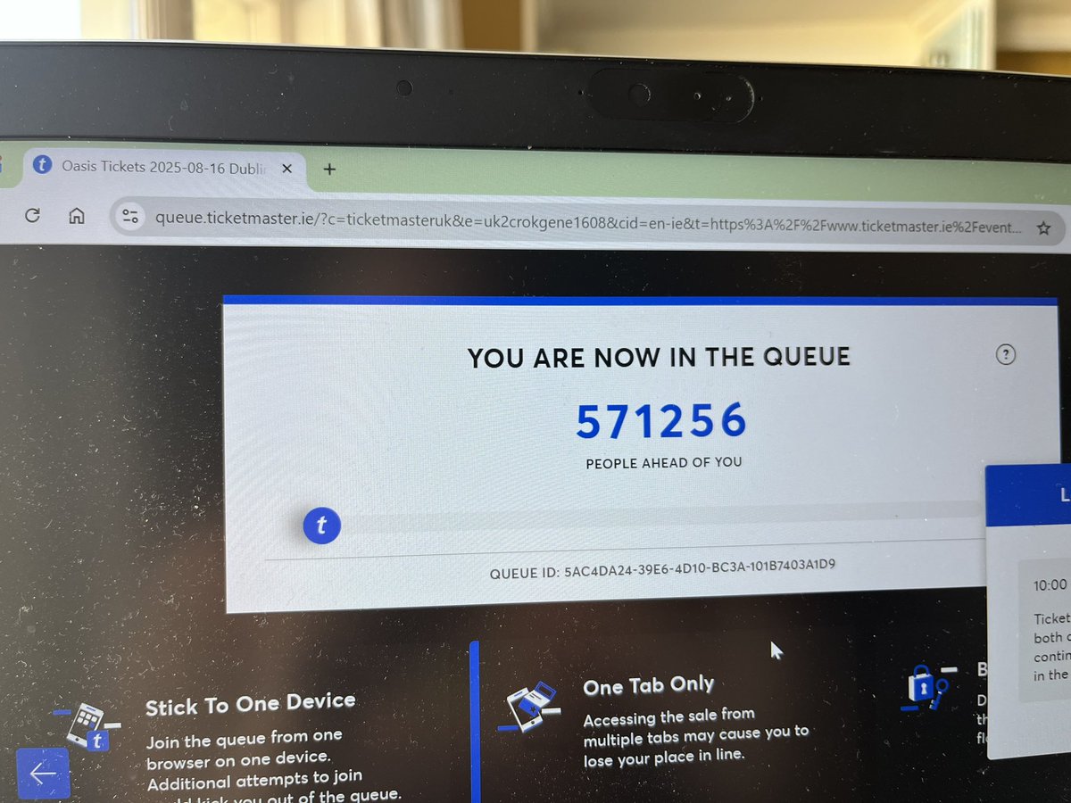 Redelijk kansloos dit. Pech 🤷🏼‍♀️ #Oasis25