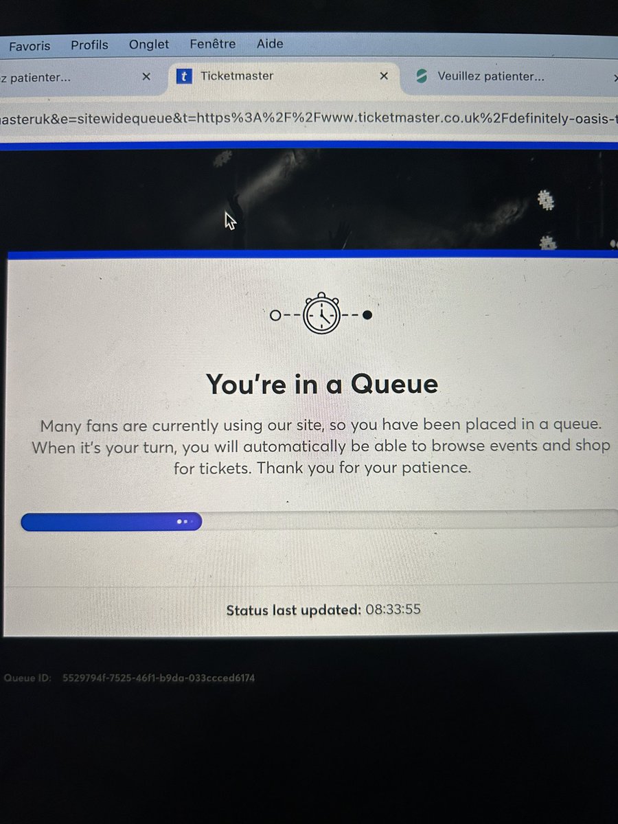sternelise's tweet image. I was at the concert in Paris when @oasis didn’t show up on stage, and someone (their manager?) announced the end of it. Unlikely I will manage to finally get a ticket but owe my 16 yo me to try 🥲