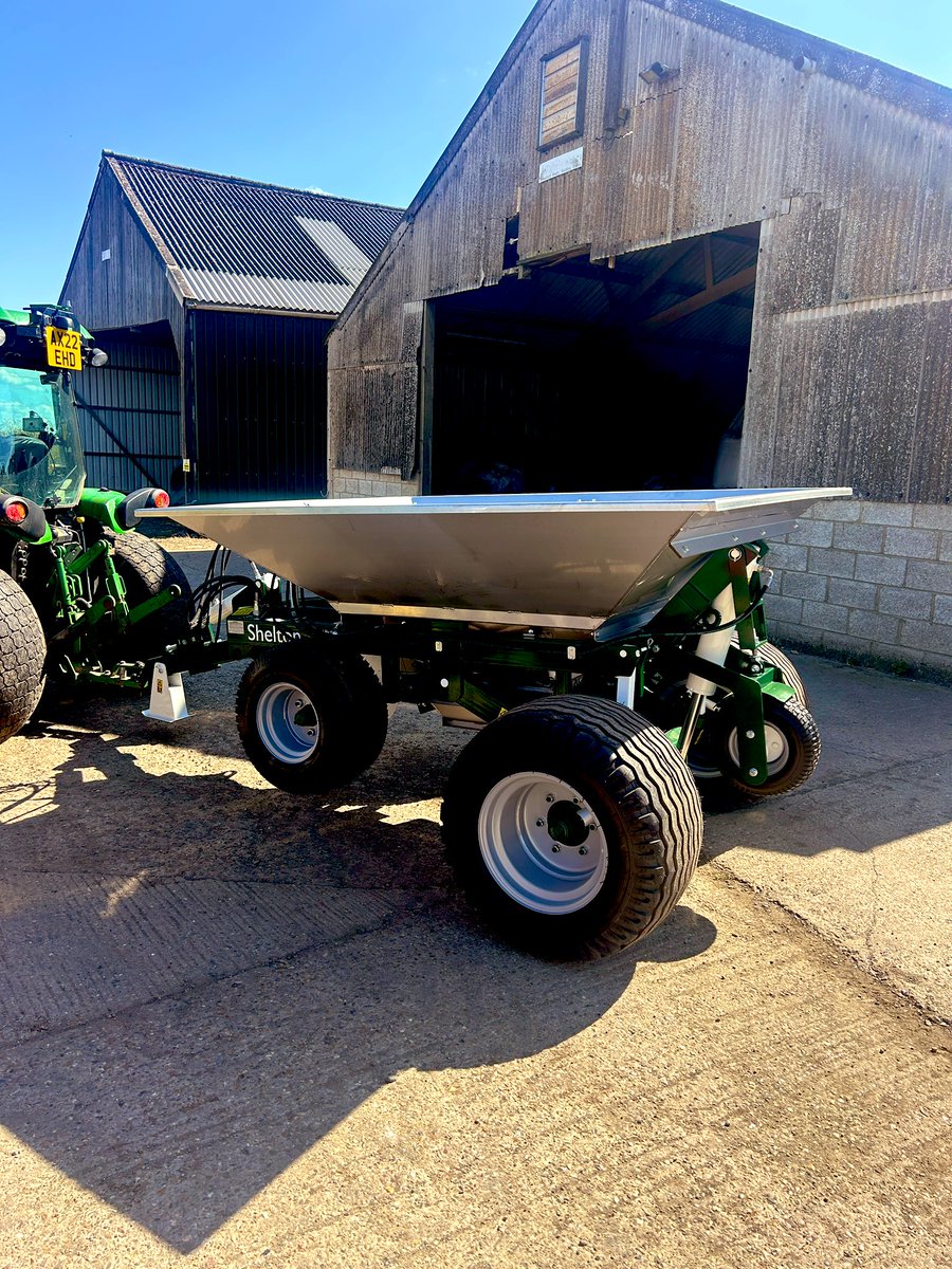 LtdGarson's tweet image. The end of the week and it was And new machines day yesterday we have decided boost our fleet with a new 4066r with the new g5 green ⭐️ a new shock wave also a new gravel bender and infinity cut 34” mower  thank to @Tuckwells_Rob  and the team @TuckwellGroup