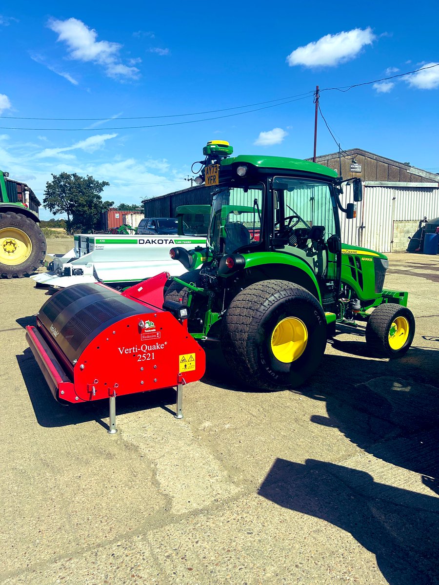 LtdGarson's tweet image. The end of the week and it was And new machines day yesterday we have decided boost our fleet with a new 4066r with the new g5 green ⭐️ a new shock wave also a new gravel bender and infinity cut 34” mower  thank to @Tuckwells_Rob  and the team @TuckwellGroup
