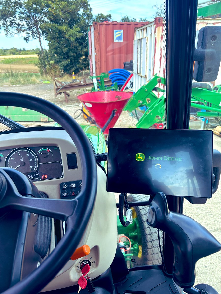 LtdGarson's tweet image. The end of the week and it was And new machines day yesterday we have decided boost our fleet with a new 4066r with the new g5 green ⭐️ a new shock wave also a new gravel bender and infinity cut 34” mower  thank to @Tuckwells_Rob  and the team @TuckwellGroup