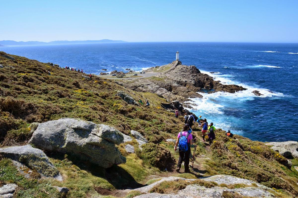 A la gente responsable se la atrae con proyectos responsables. No tiene más ciencia...