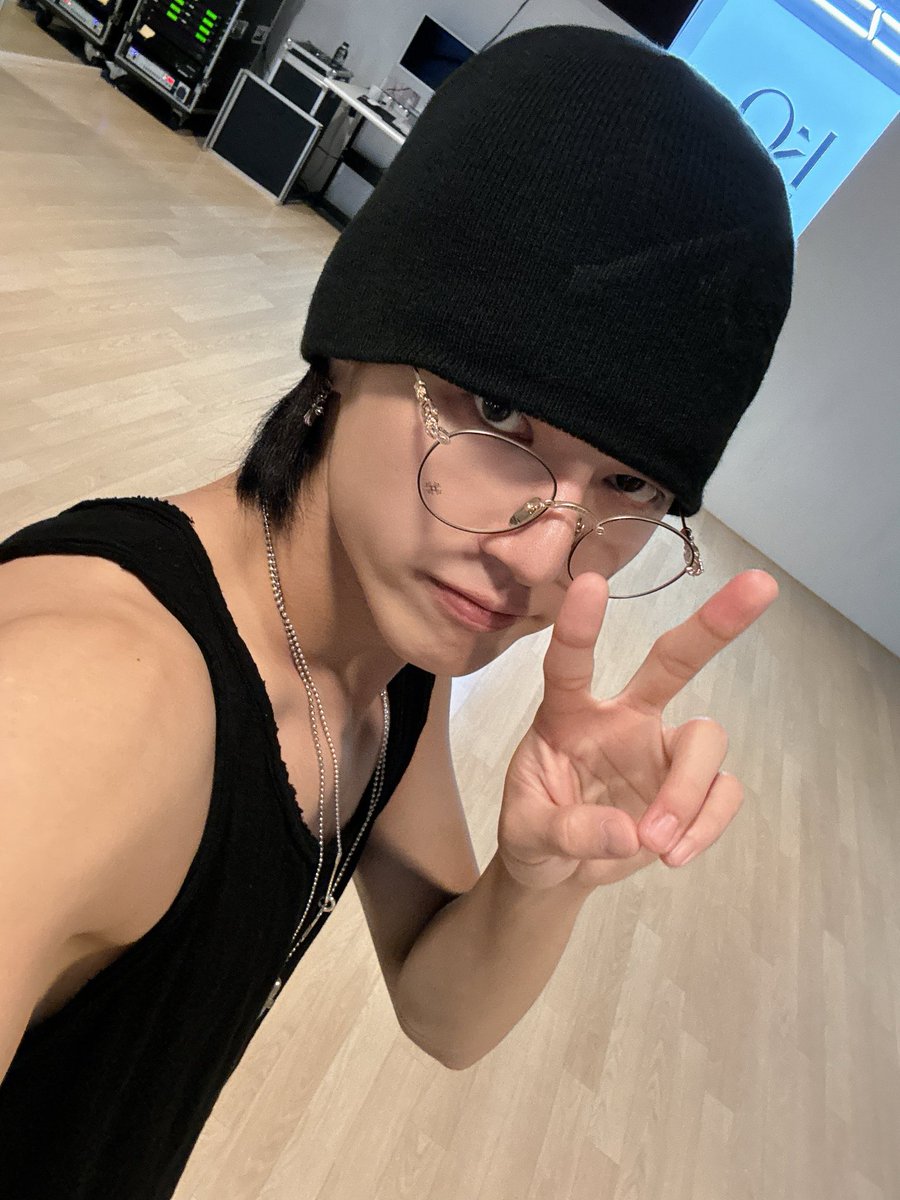 JWYcomfort's tweet photo. wooyoung in fromm !! https://t.co/hxiaWWGIpn