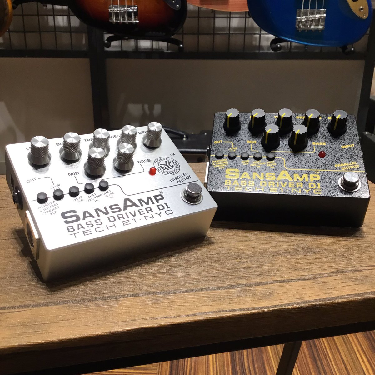 shima_ogaki's tweet photo. 【アクアウォーク大垣店】
サンズアンプのアニバーサリーモデル入荷しました〜!!!
アルマイト加工された筐体にメタルノブ。
カッコ良すぎます、、、。
全世界1000台限定ですのでお見逃しなく!!!
デジマートはコチラ→ https://t.co/yrWSLvsZcT
#BASSDRIVER
#SANSAMP
#ベース
#エフェクター https://t.co/SAF0BXx8Fn