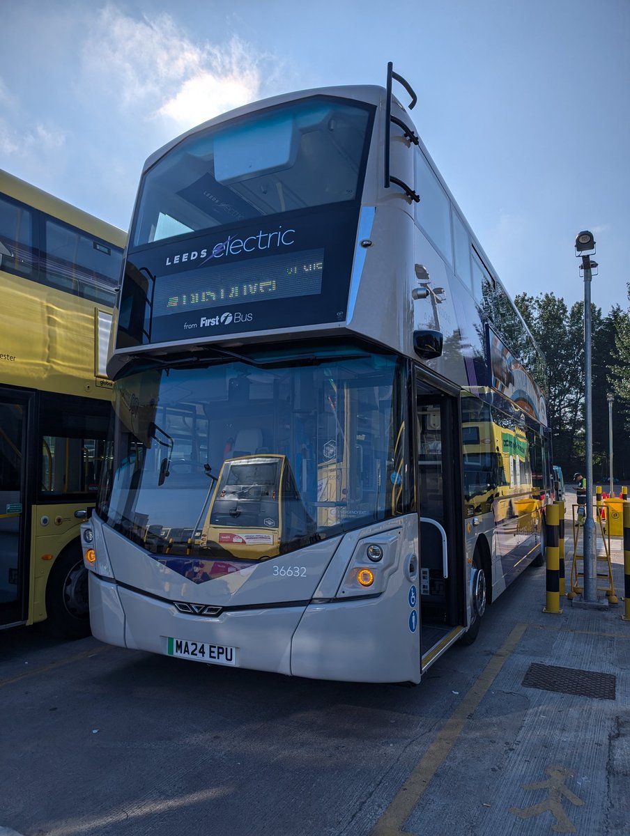 Buses2012 (@buses2012) on Twitter photo Been a while since a First bus has parked here, <a href="/gnwbus/">Go North West</a> Weston st depot, borrowing electric for BDoY Been a while since a First bus has parked here, <a href="/gnwbus/">Go North West</a> Weston st depot, borrowing electric for BDoY