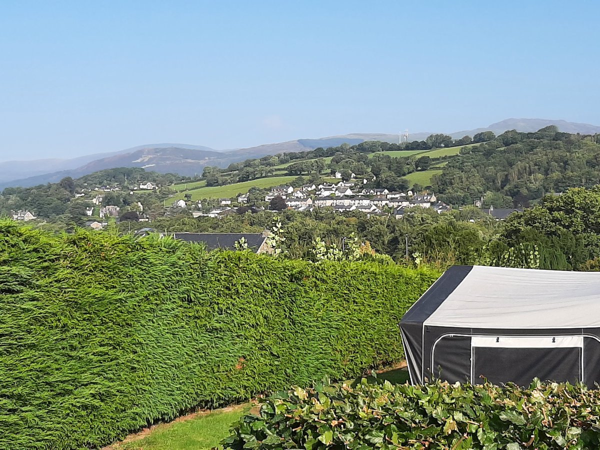 Bore da pawb! A beautiful morning in Dolgellau.  Back in the homeland  gyda fy ci bach a Mr J ❤