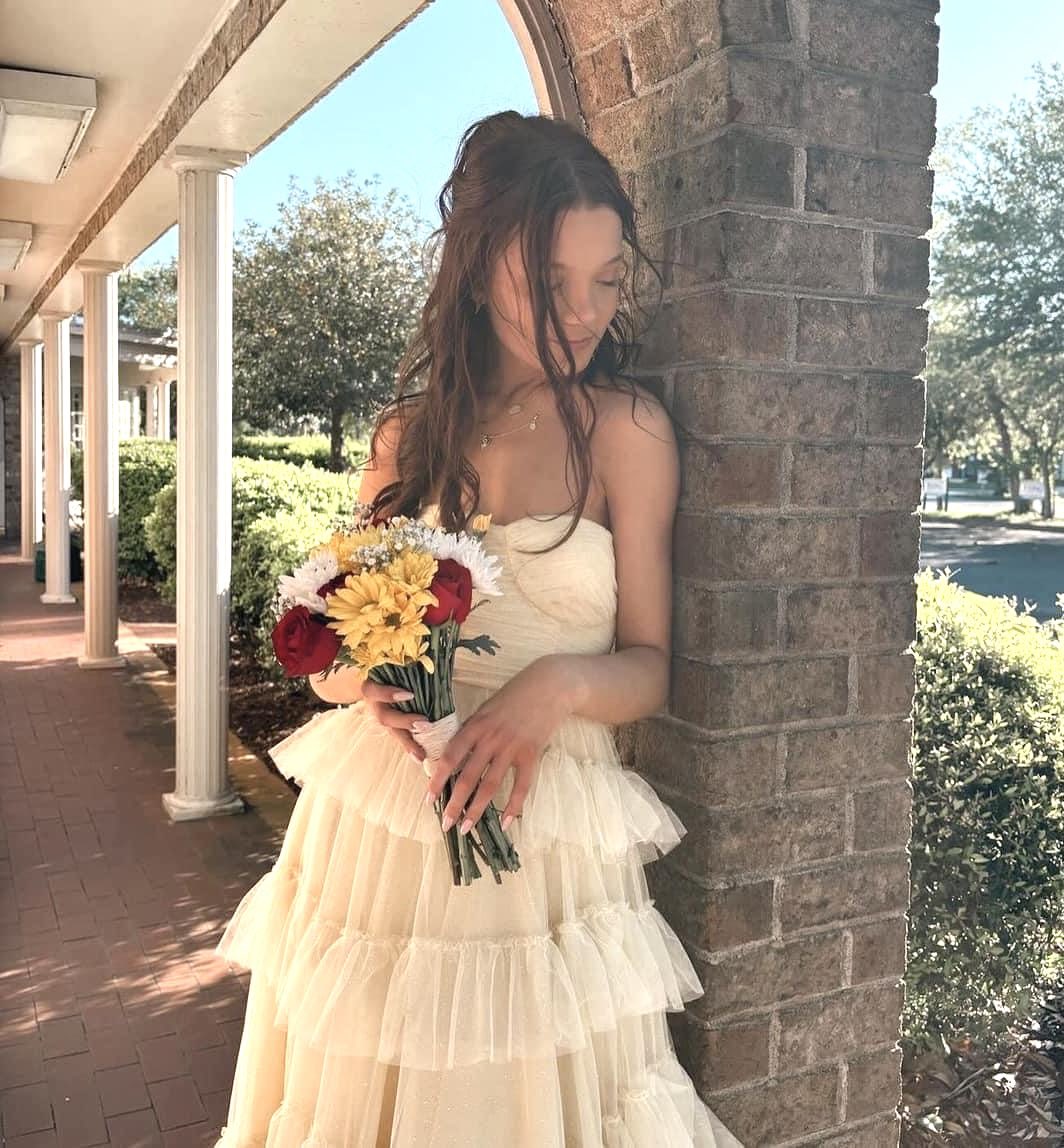 AssoWEnguerrand's tweet photo. Cette belle jeune fille est Kiki, de Caroline du Nord.
Kiki vient d’avoir 16 ans et combat une tumeur du tronc cérébral depuis 5 ans!
Sa tumeur était considérée comme de bas grade et maintenant de haut grade!
@DefeatDIPG
#KeatanLilysLight
#septembreenor
#GoGoldInSeptember https://t.co/sIS6dml3MH