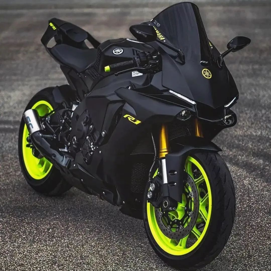 MoreMotorcycles's tweet photo. Yamaha R1 https://t.co/cA8ILajpHf
