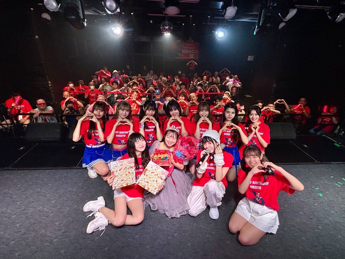 shippu_runbu's tweet photo. 本日は海音みこと生誕祭にお越しいただいた皆様
ありがとうございました🌹

各メンバーの新たな一面がみられた
コラボ盛りだくさんのセトリいかがでしたか？🎤❤️

#疾風RUN舞 最後の生誕祭、そして対バンライブ
沢山お世話になった五反田で締め括らせて頂きました！
本当にありがとうございました☺️

#シップウランブ