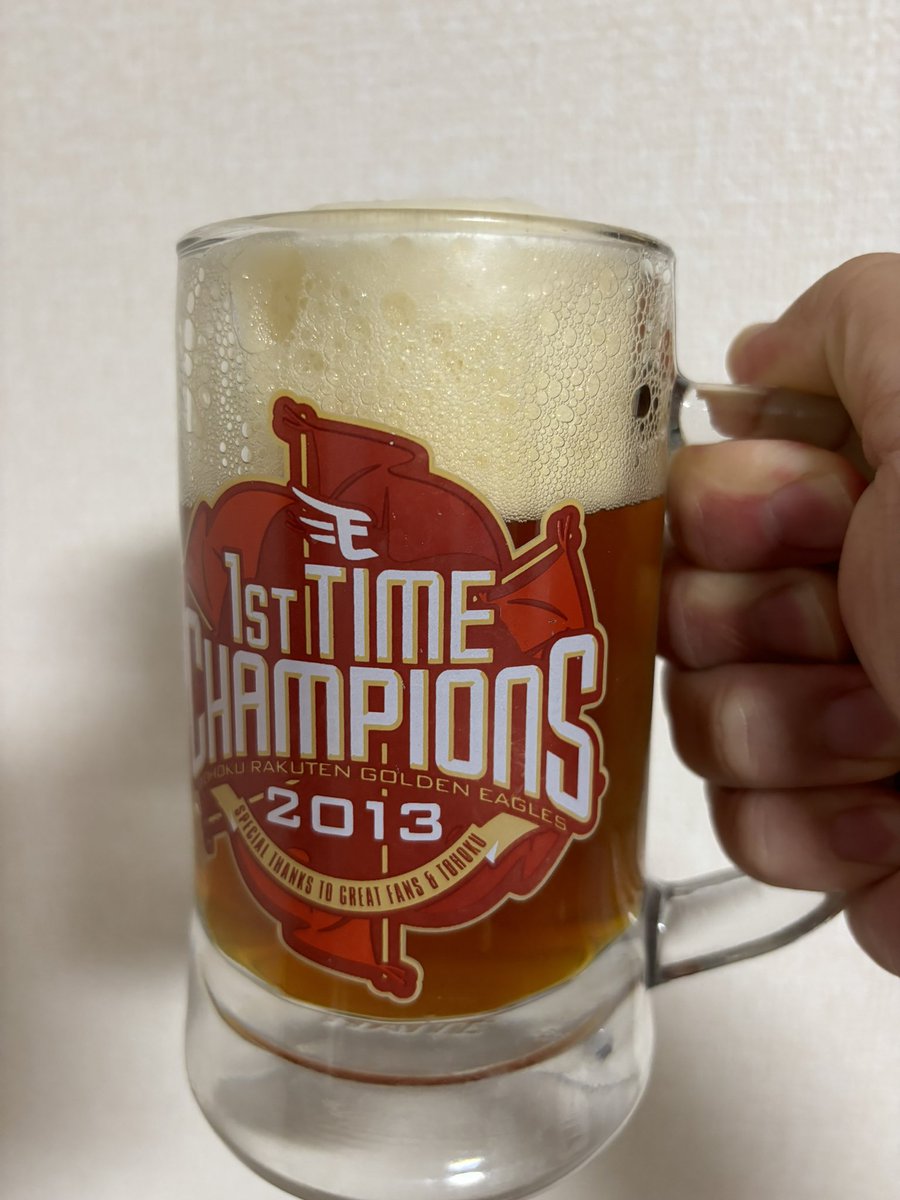 金しゃちビールを飲みます。