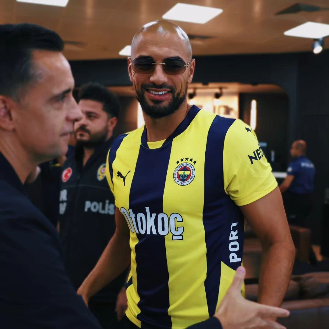 Fenerbahce__FR's tweet photo. Sofyan Amrabat : « Si un entraîneur comme Mourinho vous veut, c'est difficile de refuser. C’est le Special One.

Après le match contre l’AS Roma, il m'a dit qu'il voulait travailler avec moi et c’était réciproque.

Alhamdulillah, nous sommes ensemble à Fenerbahçe aujourd'hui. » https://t.co/vwar98kwd4