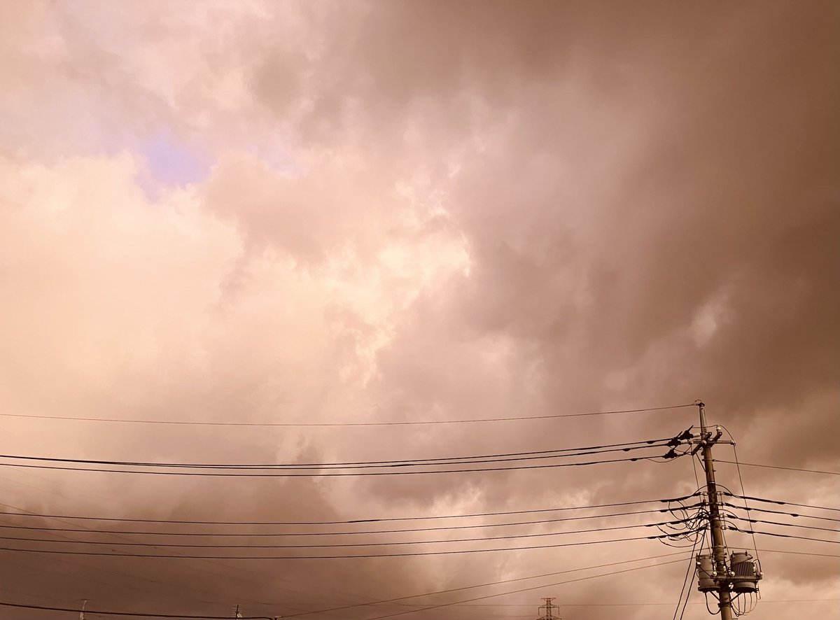 空がオレンジ
綺麗だけど、ちと怖い気も...