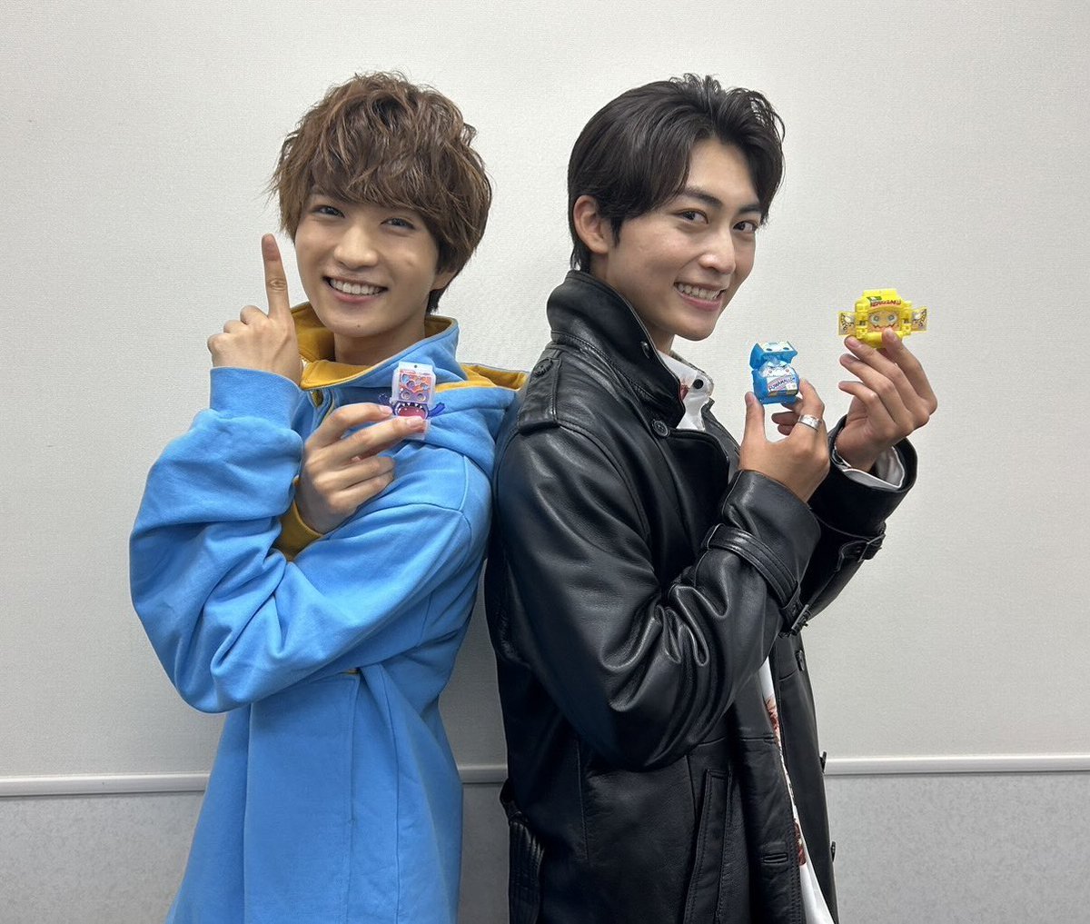 GavvToei's tweet photo. #仮面ライダーガヴ
放送開始まであと1️⃣日!
ポップでジューシーな
ニューヒーローがついに明日誕生!
今までにない"おカシな"仮面ライダー
を味わってほしいガヴ🍇🍫
テレビ朝日系にて9:00から放送スタート!
#知念英和 #日野友輔 #ガヴ https://t.co/2ta4ebOydj