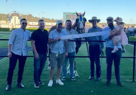 beermitchell's tweet photo. Arrived to our Kembla stable an 8 start maiden.. fast forward 7 months he's now won 4 provincial races (45k)

Now bang on track for the 500k Four pillars 🚀 💰 https://t.co/u2CRhUCdIy
