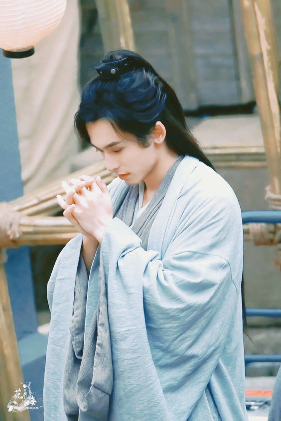 "Zhou Zishu in #WordOfHonor is a person who has strong &amp; gentle qualities - even though his life has been full of twists &amp; turns and he has gone through hardship, he still remains true to himself &amp; insists on treating others with warmth." ~ #ZhangZhehan ~

#IStandWithZhangZhehan
