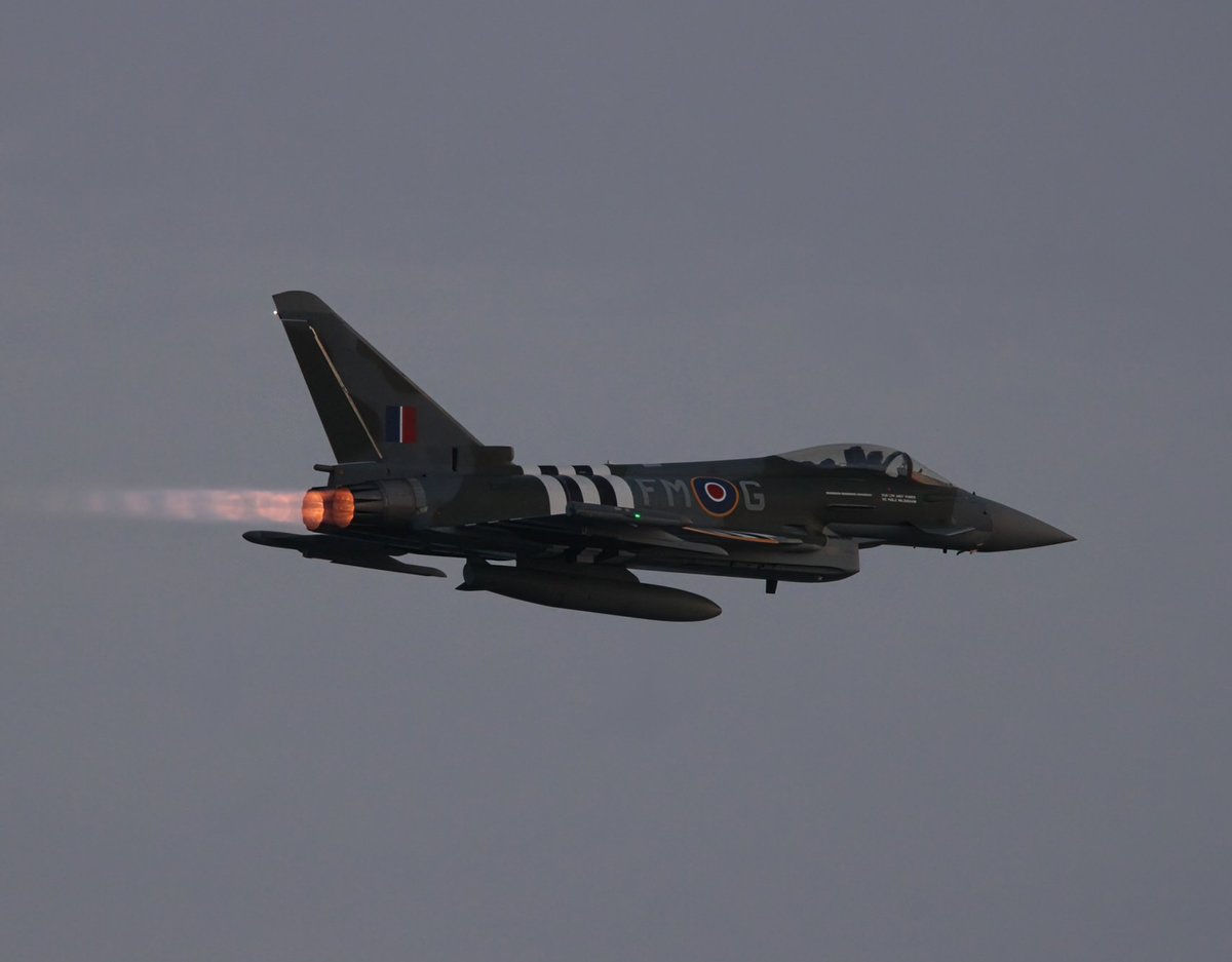 AaronKGumbs.bsky.social (@aaronkgumbs) on Twitter photo What a display by the <a href="/RAFTyphoonTeam/">RAF Typhoon Display Team</a> last night at <a href="/BmthAirFest/">Bournemouth Air Festival</a> 👌🏽 What a display by the <a href="/RAFTyphoonTeam/">RAF Typhoon Display Team</a> last night at <a href="/BmthAirFest/">Bournemouth Air Festival</a> 👌🏽