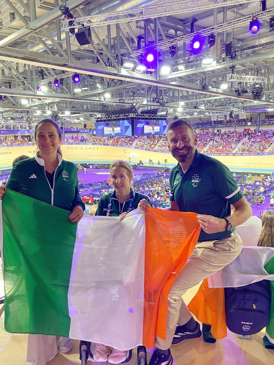 cathmartingreen's tweet image. Electric atmosphere in the velodrome in Paris this morning.

Here supporting our paralympians Richael Timothy and Ronan Grimes on the track 🇮🇪