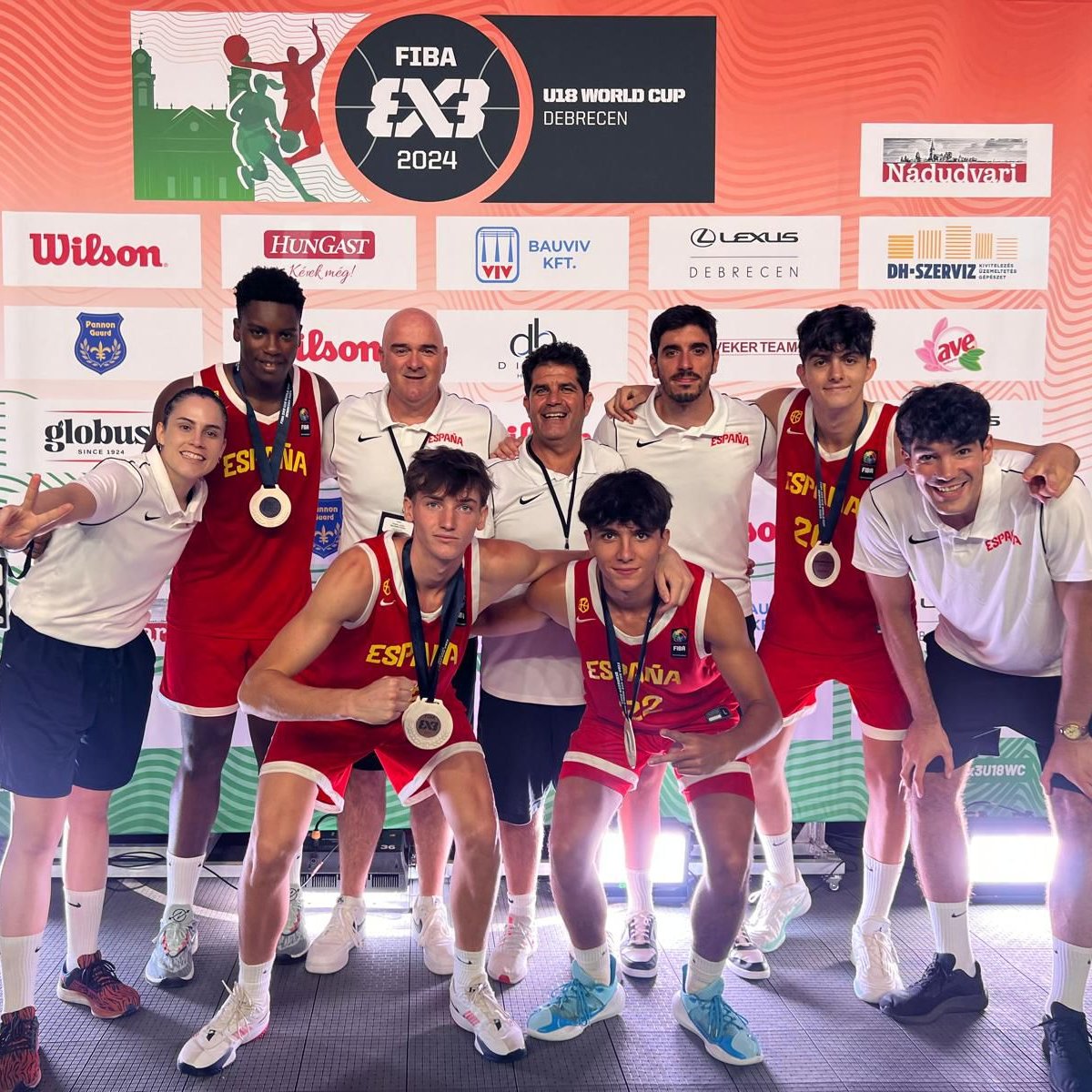 No podemos estar más ORGULLOSOS de vuestro trabajo, entrega, sacrificio... 🤩

La #U18M3x3 🇪🇸, haciendo historia con una nueva PLATA mundial 🥈

#SomosEquipo