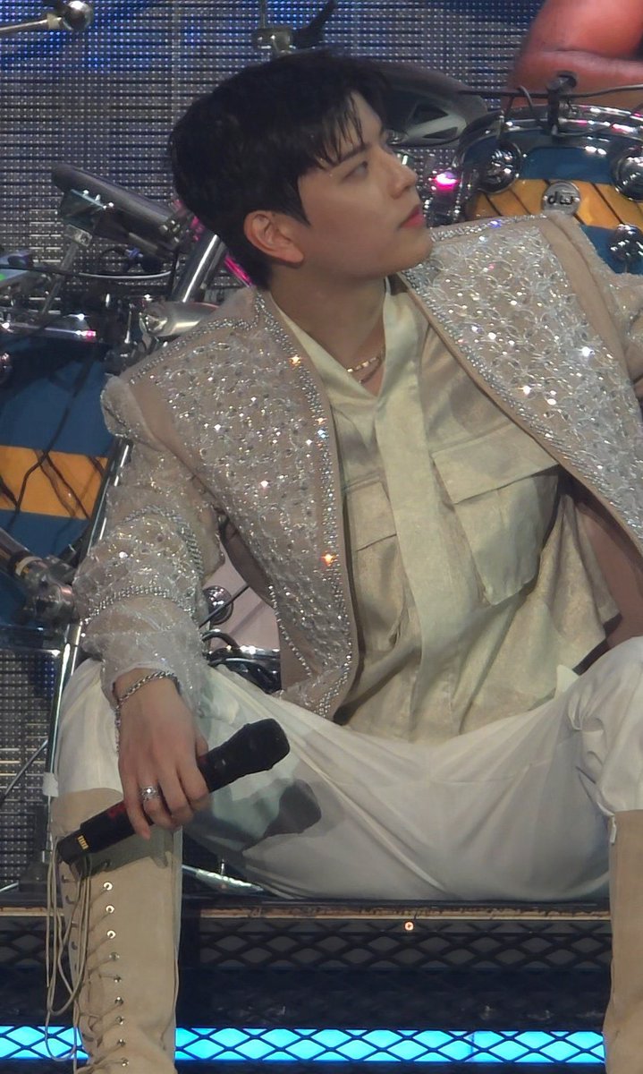 staysday6's tweet image. THIS PHOTO OF SEUNGMIN...🙇‍♀️🙇‍♀️🙇‍♀️