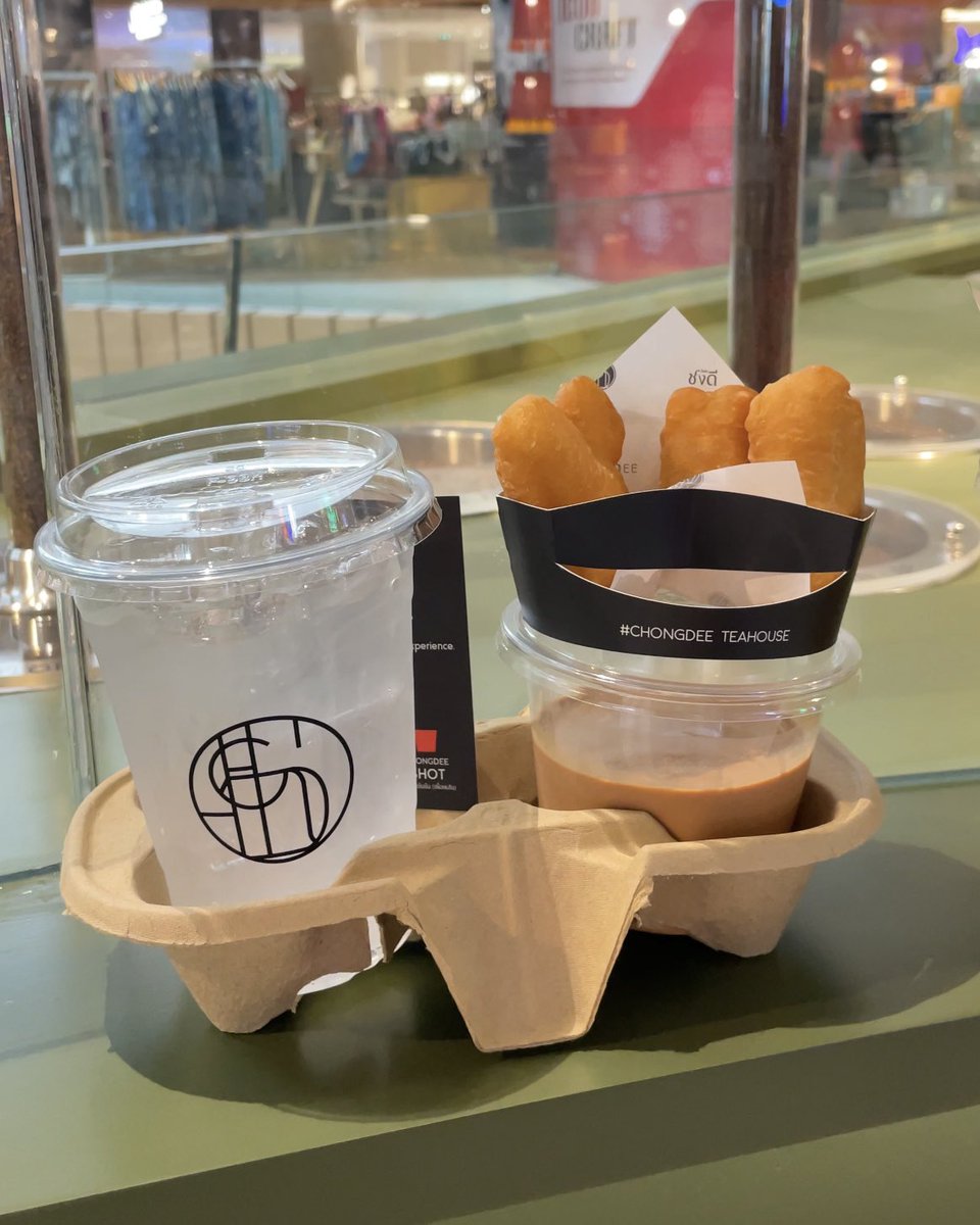 canireview's tweet photo. ร้านชงดี ชาใต้สุดเข้ม no.1 ในใจหลายคนเปิดสาขาใหม่ที่ iconsiam✨ แถมออกเมนู chongdee crystal เป็นชาใสที่สีเหมือนน้ำเปล่า แต่กลิ่นชาชัดมาก❗️ แล้วมีโปร ซื้อครบ 100 บาทขึ้นไป แถมชาชงดี 1 แก้ว โปรมีถึงแค่ 1 ก.ย. นะ แต่อยากให้ทุกคนไปลองเมนูใหม่จริง😋 @aroii @Kin24hrs #อร่อยบอกต่อ https://t.co/5TnNJLzmE3