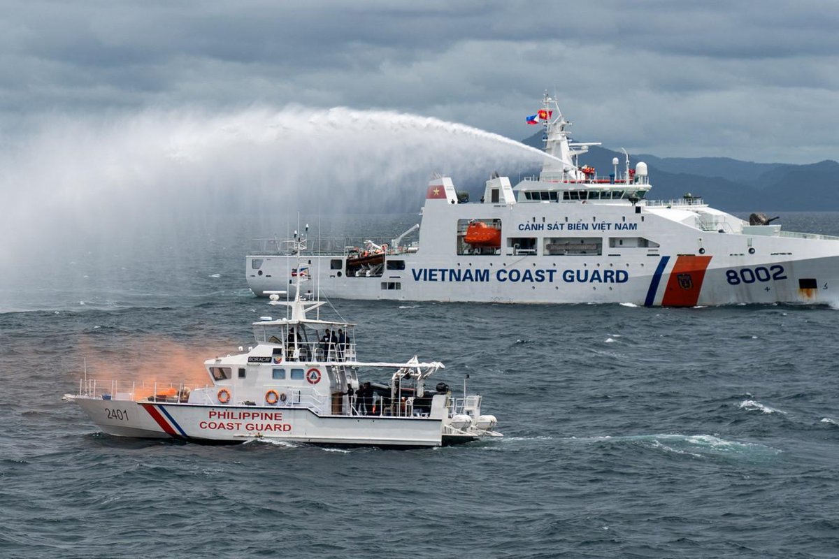 jakpost's tweet photo. Philippines, Vietnam boost military ties amid South China Sea tensions - Asia &amp; Pacific - The Jakarta Post #jakpost https://t.co/Hq7s0sONvt https://t.co/lMLppO606O