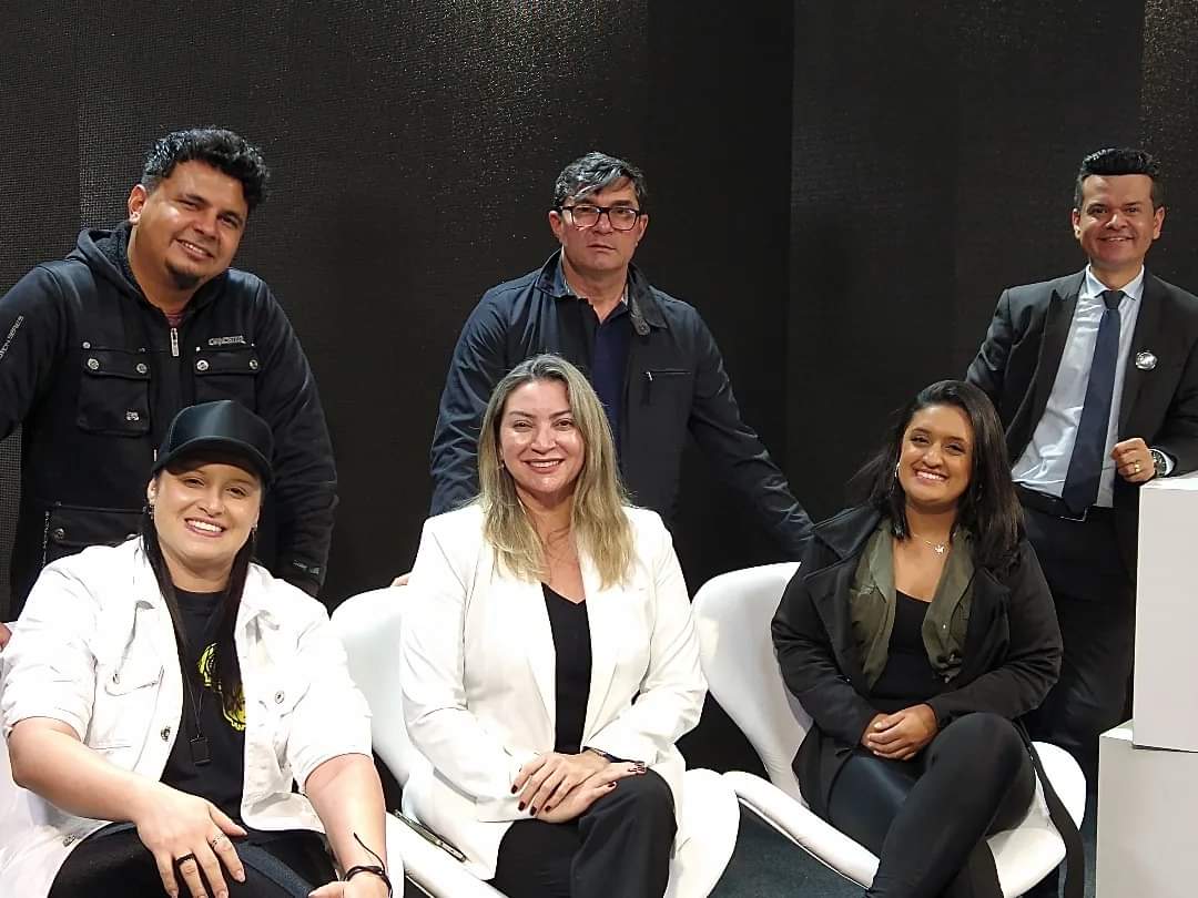 moisesrochaper1's tweet photo. Neste episódio eu Apresentador Moisés Rocha tive a honra de receber na mr.cast.oficial às convidadas e  convidado especiais Psicóloga crisbondade com participação da sertaneja lehbritooficial e alanmusico_ 🛍️🛍️🛍️
.
Episódio completo no canal do Youtube 😉👏👏👏👏👏 https://t.co/8hTpo2r2SV