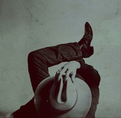 قد
تحتاج 
الحياه إلى 
الامُباله فالاهتِمام مُرهِق .