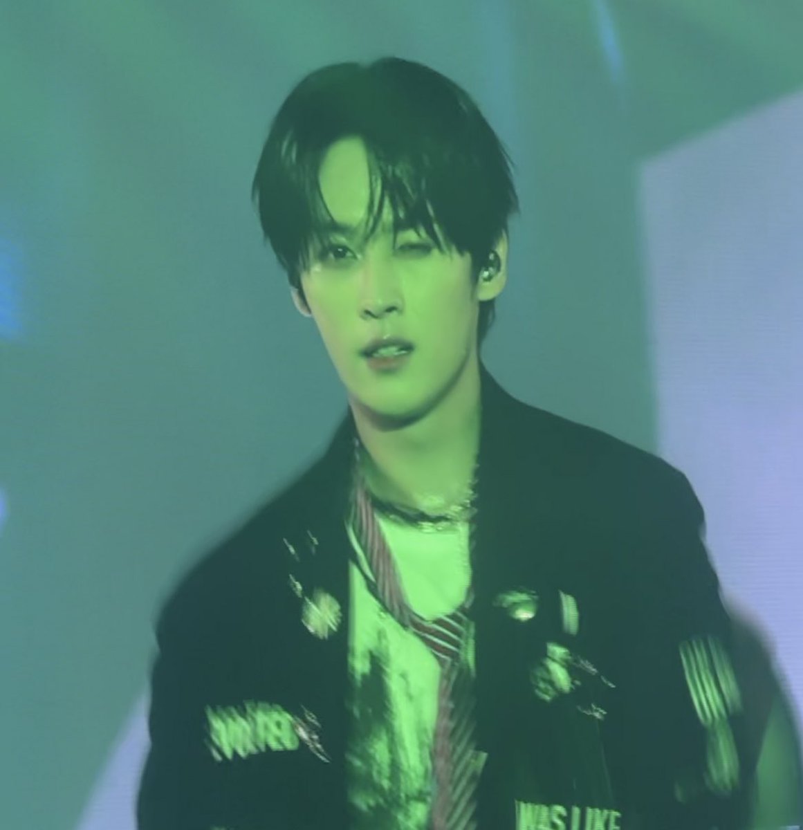 userlinoring's tweet photo. WHY DID HE LEARN HOW TO WINK THIS IS TOO LETHAL https://t.co/VLBWRGuG6Q